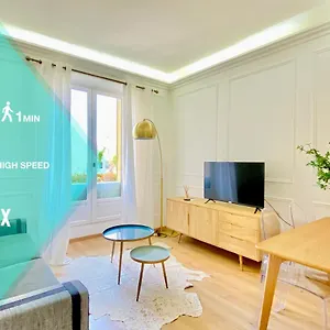 Designer Garden View Ac, Fiber Wifi Heart Of Apartamento